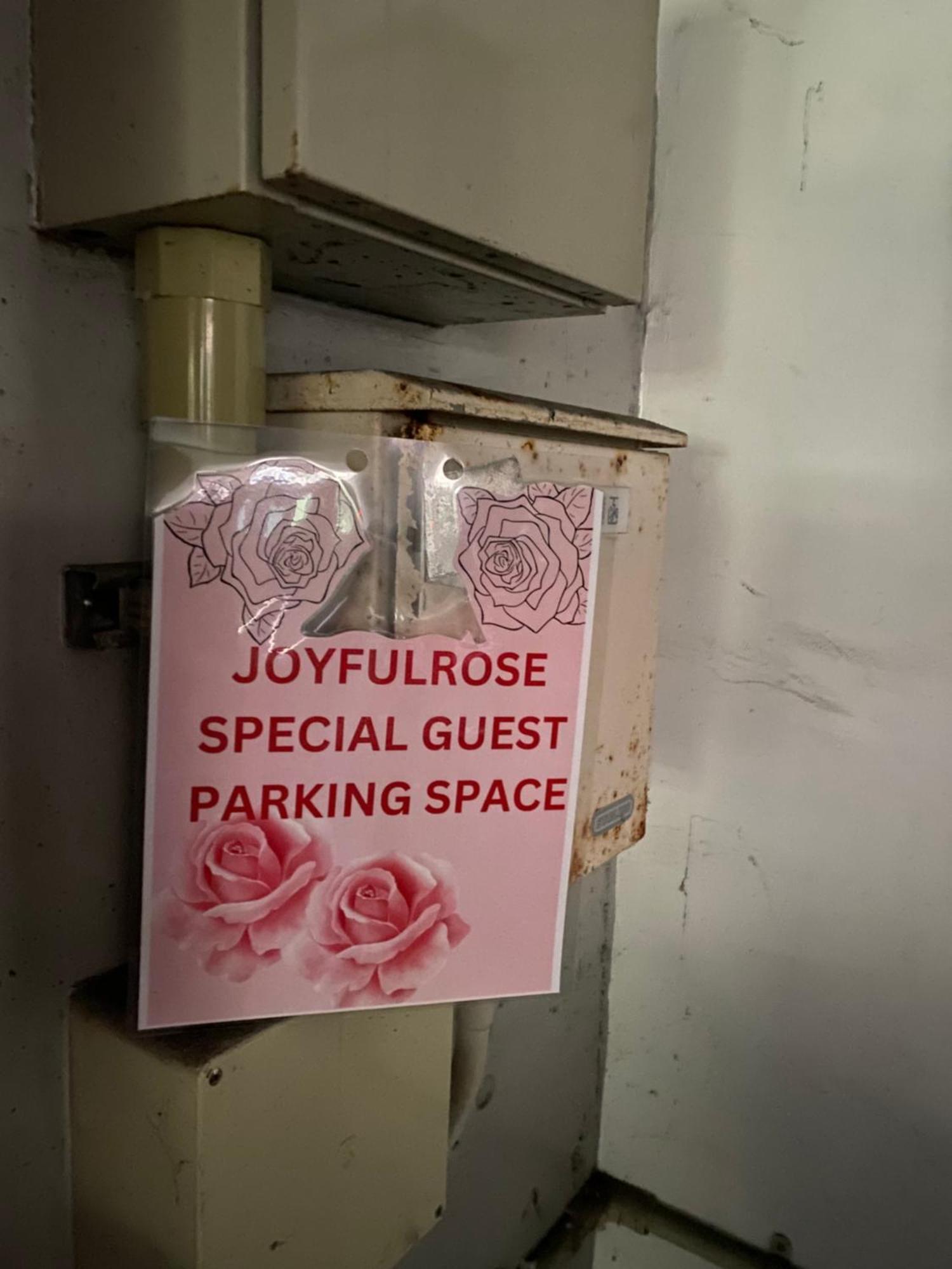Joyful Rose Daire Ginowan Dış mekan fotoğraf